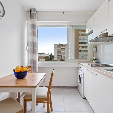 Sunshine Apartment *