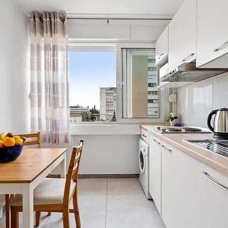 Sunshine Apartment *